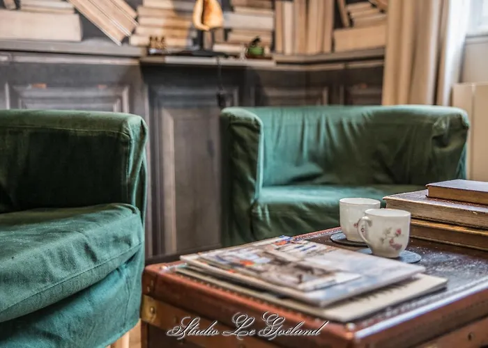 Апартаменты La Venelle Des Greniers A Sel *